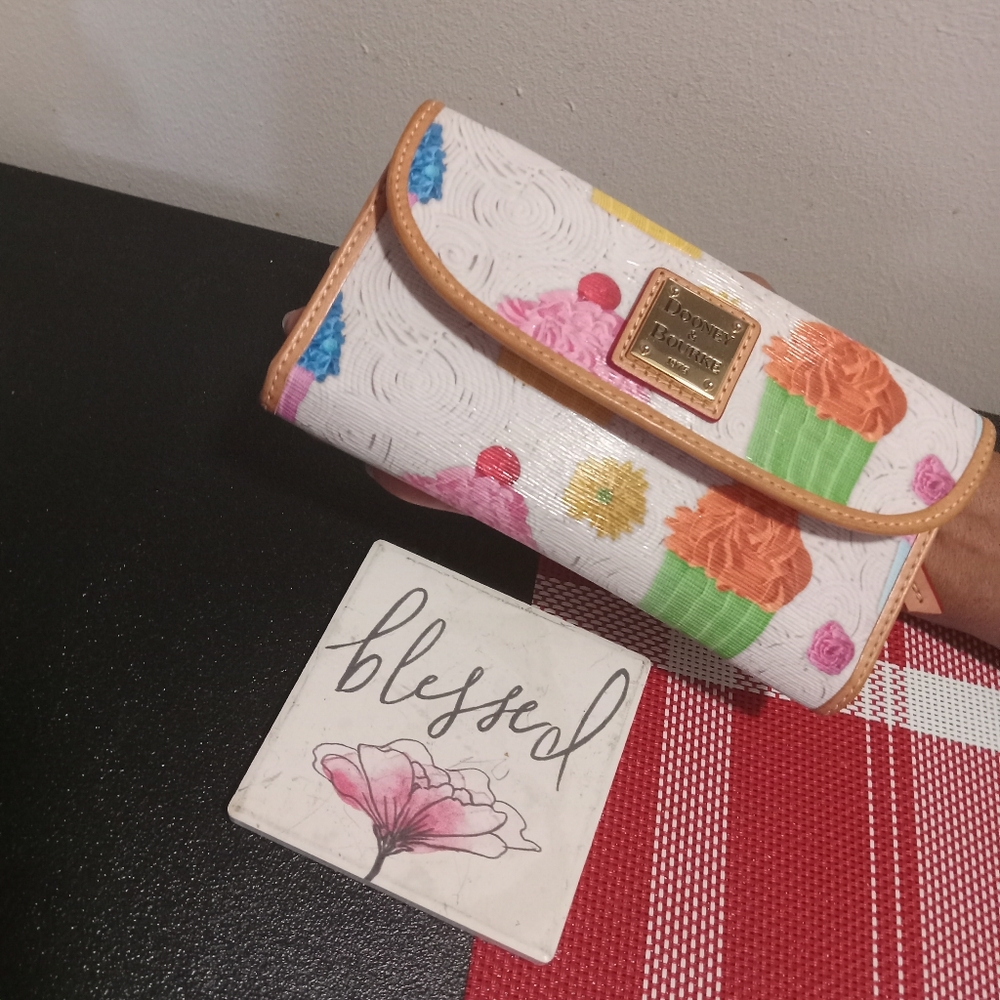 Dooney.Bourke